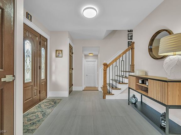 5th image of 17801 Saratoga Trl