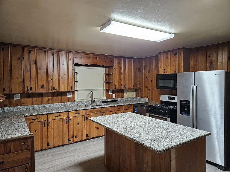 1737 Ireland Dr — Photo 7