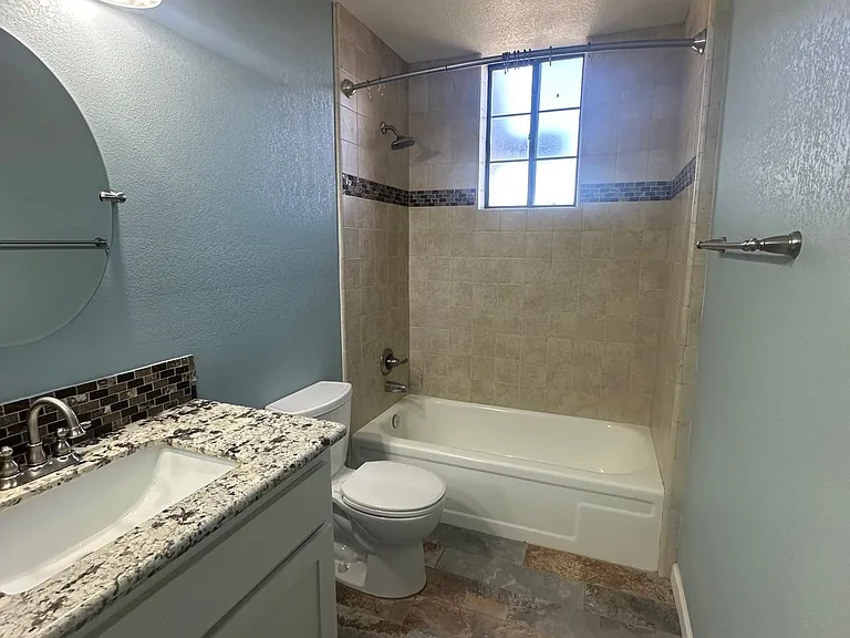 10485 S Del Valle Dr — Photo 13