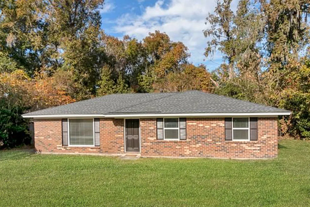 3 bed, 1296 sqft, $1,750 — Photo 2