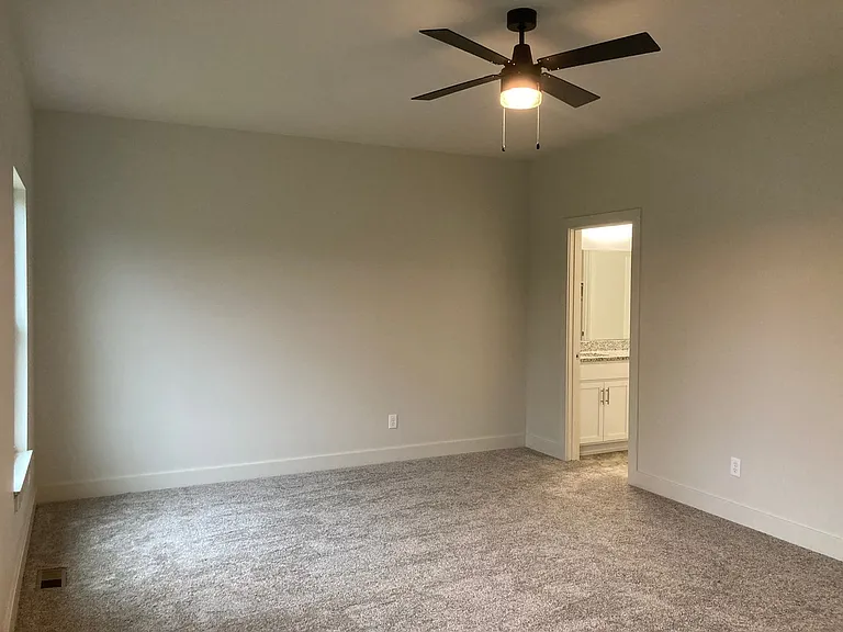 312 Lincoln St — Photo 53