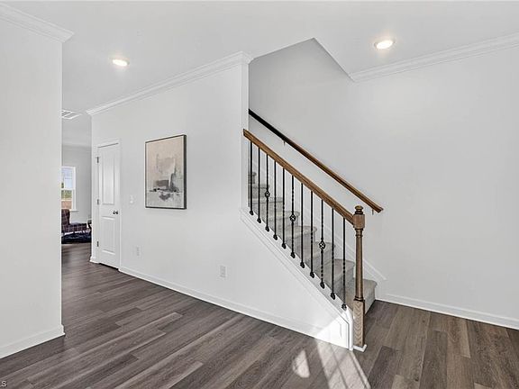 5th image of 856 Sage Hill Dr