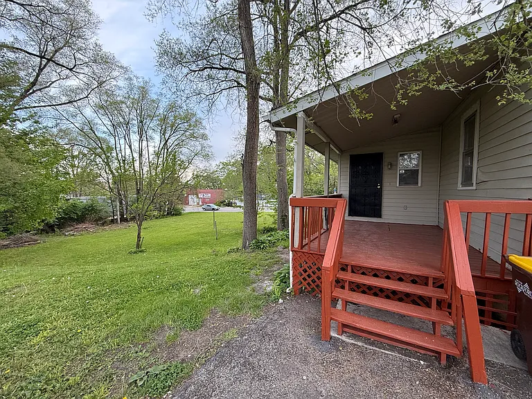 1618 Green St — Photo 3