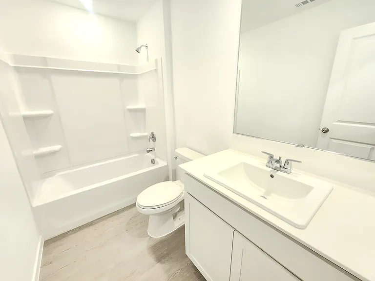 2260 Neyland Dr — Photo 8