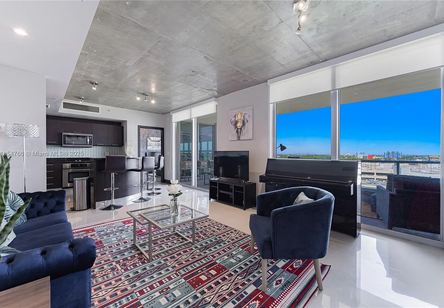 2 bed, 986 sqft, $4,700 — Photo 3