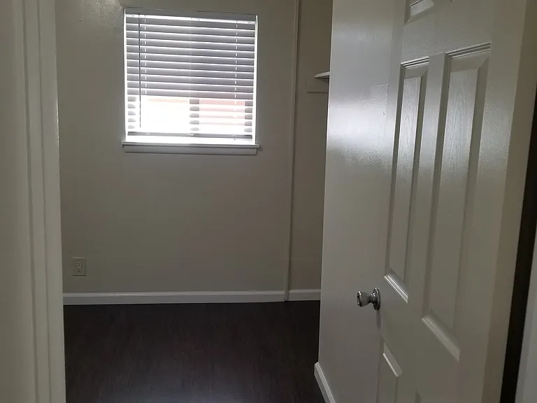 515 Warwick Dr — Photo 20
