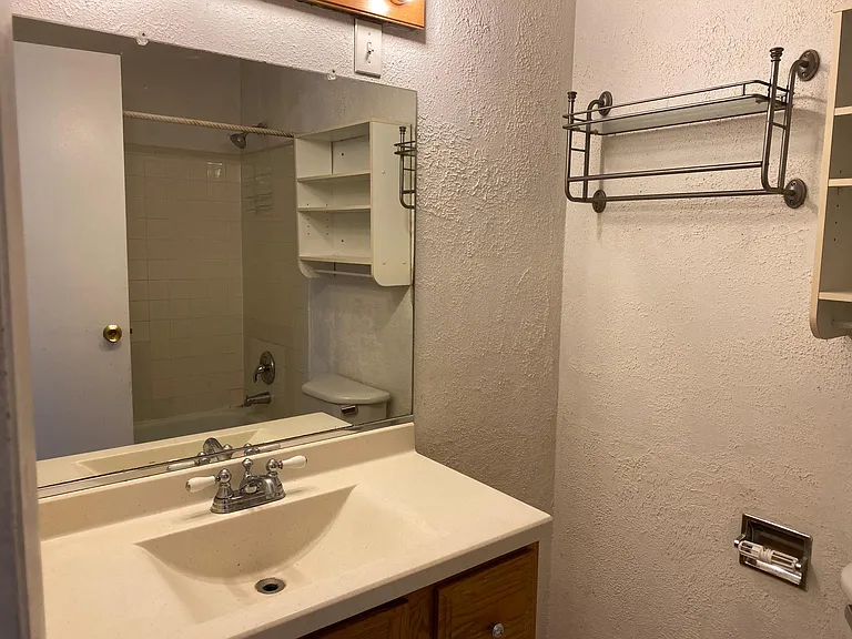 1312 S Glen Cir #B — Photo 14