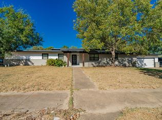 805 NW 9th St, Grand Prairie, TX 75050