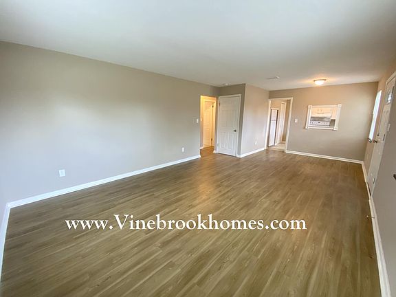 4th image of 18 W Sunrise Ave