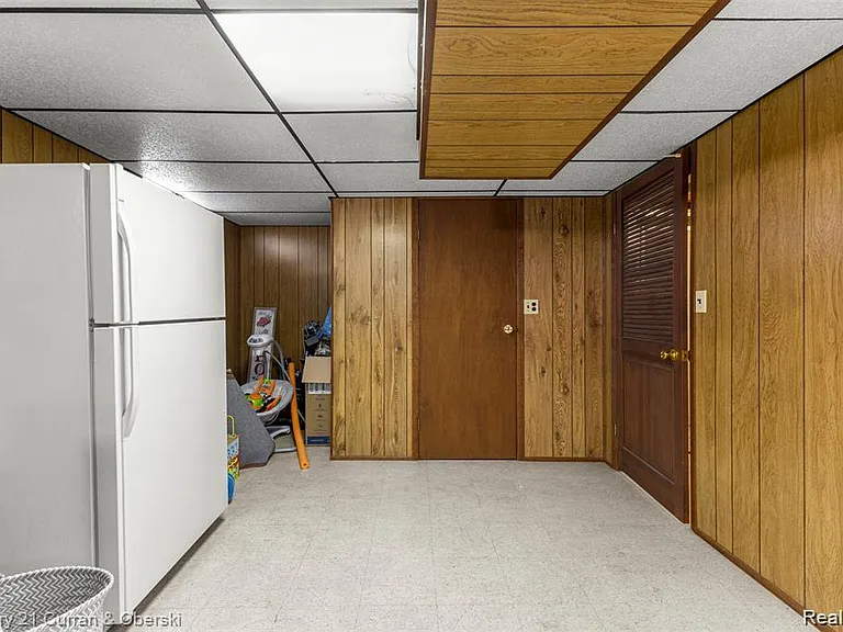 3927 Monroe St — Photo 21