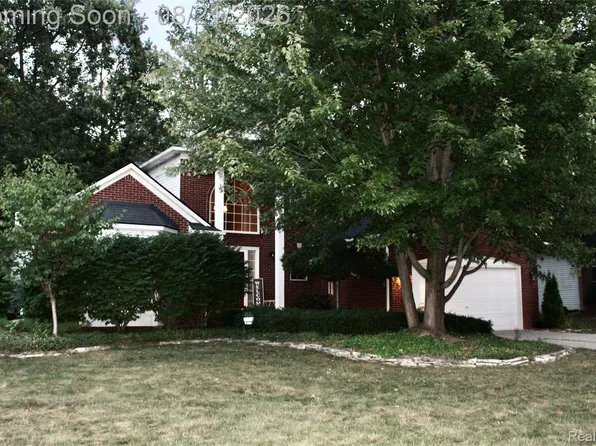 5311 Sandalwood Ct, Grand Blanc, MI 48439