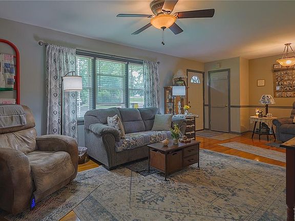4th image of 101 Crest Dr