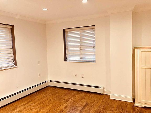 5th image of 2562 44th St #1