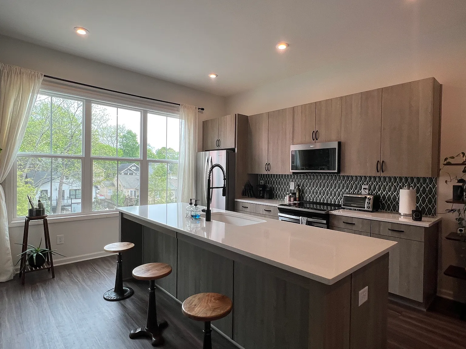 2 bed, 1200 sqft, $2,600 — Photo 3