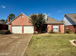 578 Spring Lake Dr, Pearl, MS 39208
