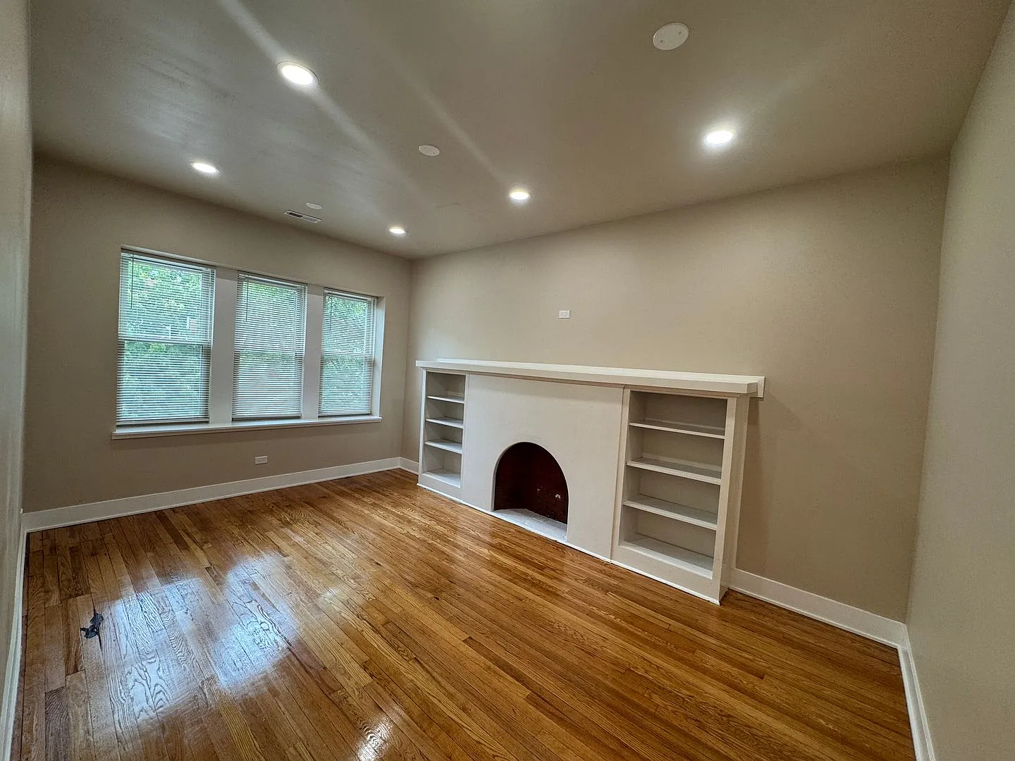 3 bed, $1,300 — Photo 2