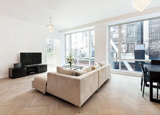 Sold by Warburg | media 1