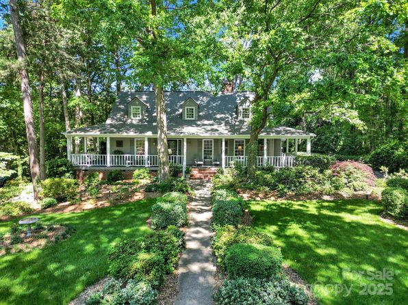 4 Hummingbird Ct, Lake Wylie, SC 29710