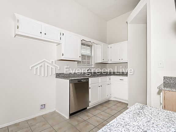 4th image of 7607 Iris Dr
