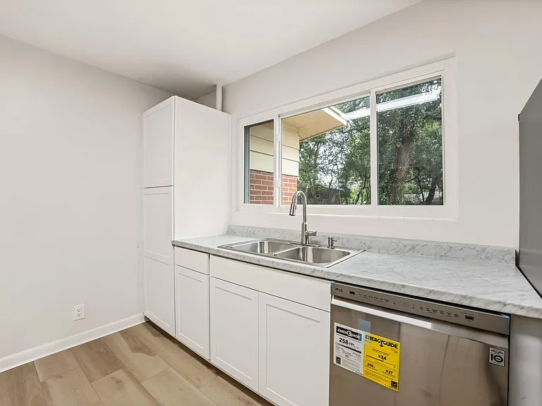 1325 Sharon Rd — Photo 9