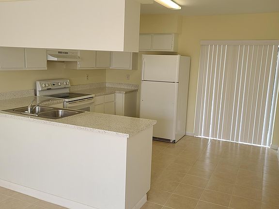 4th image of 2910 Santa Barbara Blvd APT 3