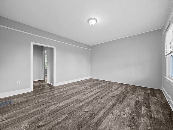 4th image of 2726 Mesta St