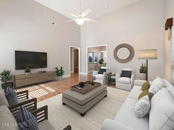 3rd image of 3824 Avondale Dr NE