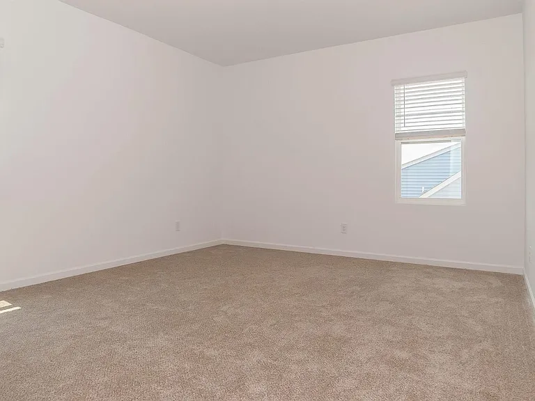 1628 Haltwhistle St — Photo 32