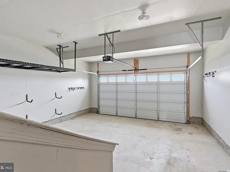 10302 Spotswood Dr — Photo 44