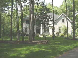 14 Rolling Brook Dr, Waterford, NY 12188