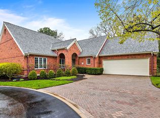 8 Regent Wood Rd, Northfield, IL 60093