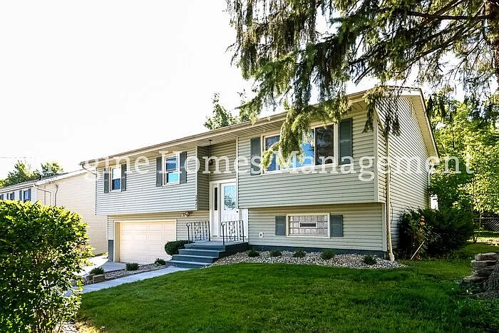 9421 Fairfield Dr — Photo 3