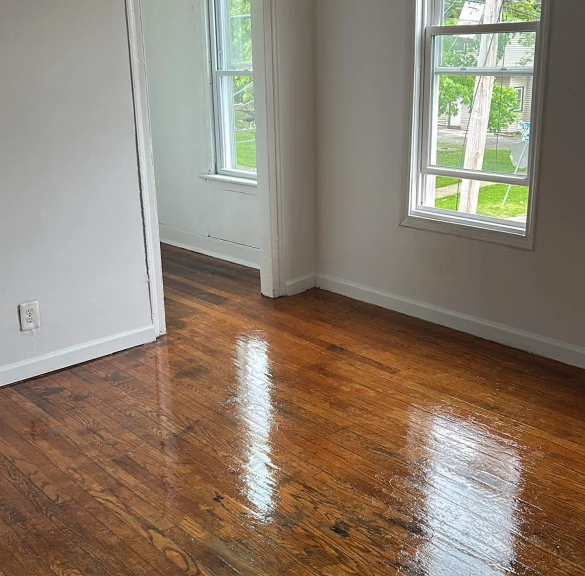 3 bed, $1,200 — Photo 2