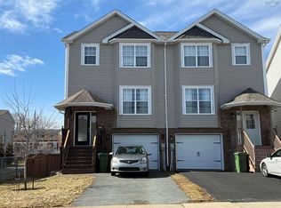 207 Green Village Ln, Dartmouth, NS B2Y 4V5