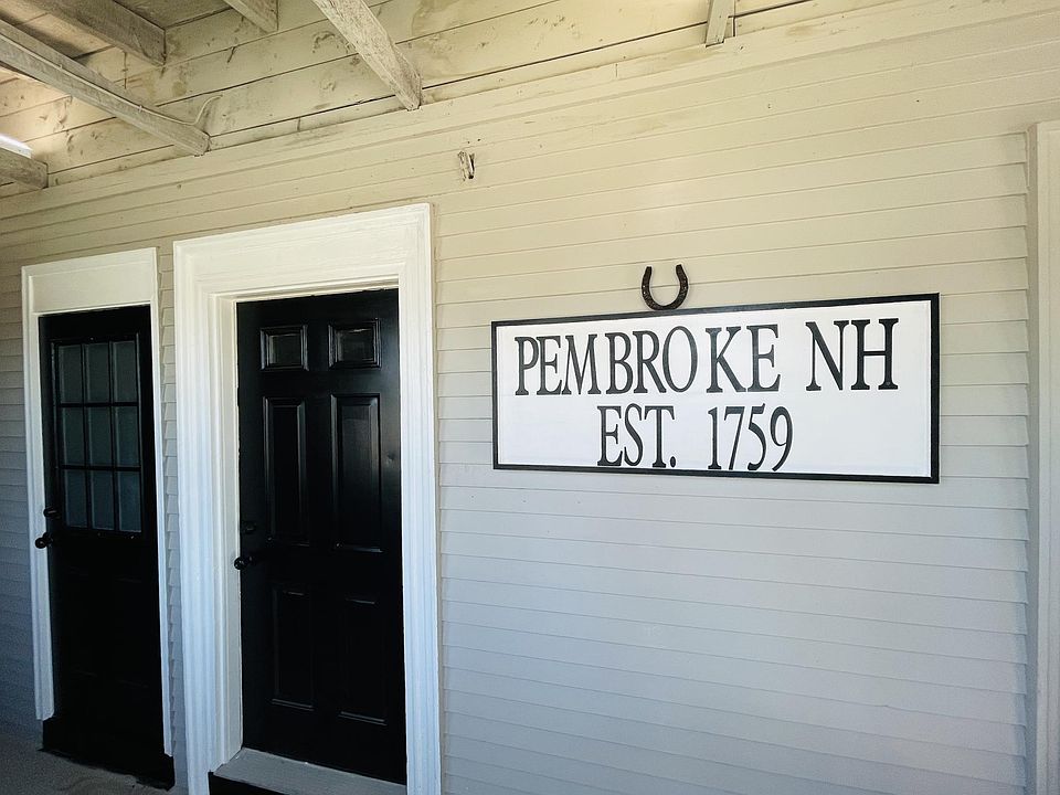 Common porch / entry way. 1st floor & 2nd floor doors. ( left up ) ( right 1st f )