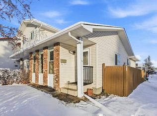 2 E Woodfern Rd SW, Calgary, AB T2W 4K9
