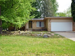 5200 Wishing Well Dr, Grand Blanc, MI 48439