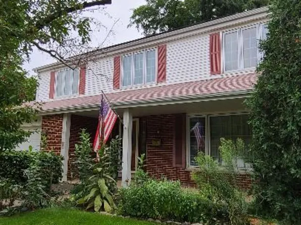 3235 N Volz Dr E, Arlington Heights, IL 60004