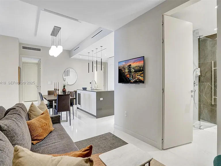 300 Biscayne Blvd #2305W — Photo 17