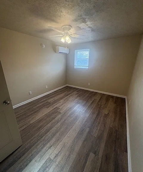 1802 Shelby St #14 — Photo 6