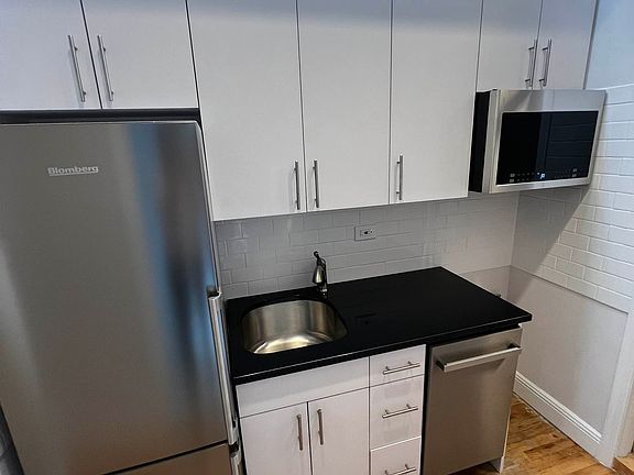 4th image of 642 Amsterdam Ave APT 5B