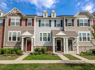 3171 Coral Ln, Glenview, IL 60026