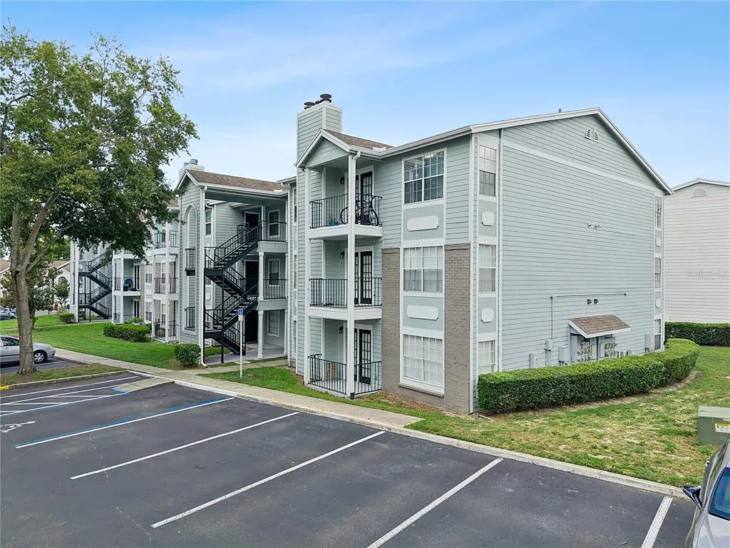 2 bed, 2.0 bath, 1007 sqft, $1,650 — Photo 3