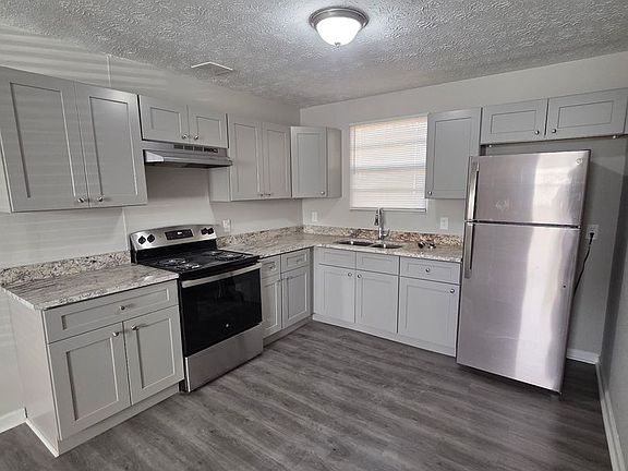 4th image of 1713 Cesery Blvd