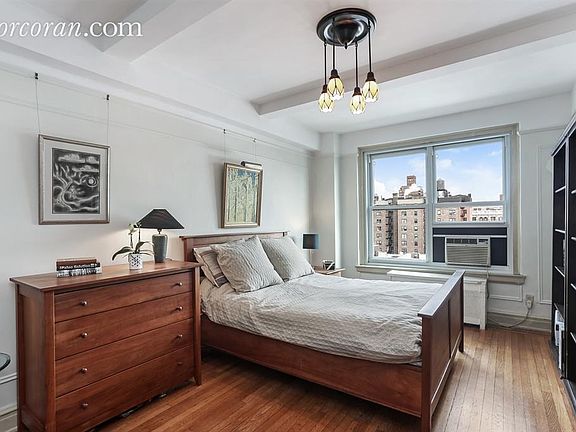 4th image of 200 W 108th St APT 12B