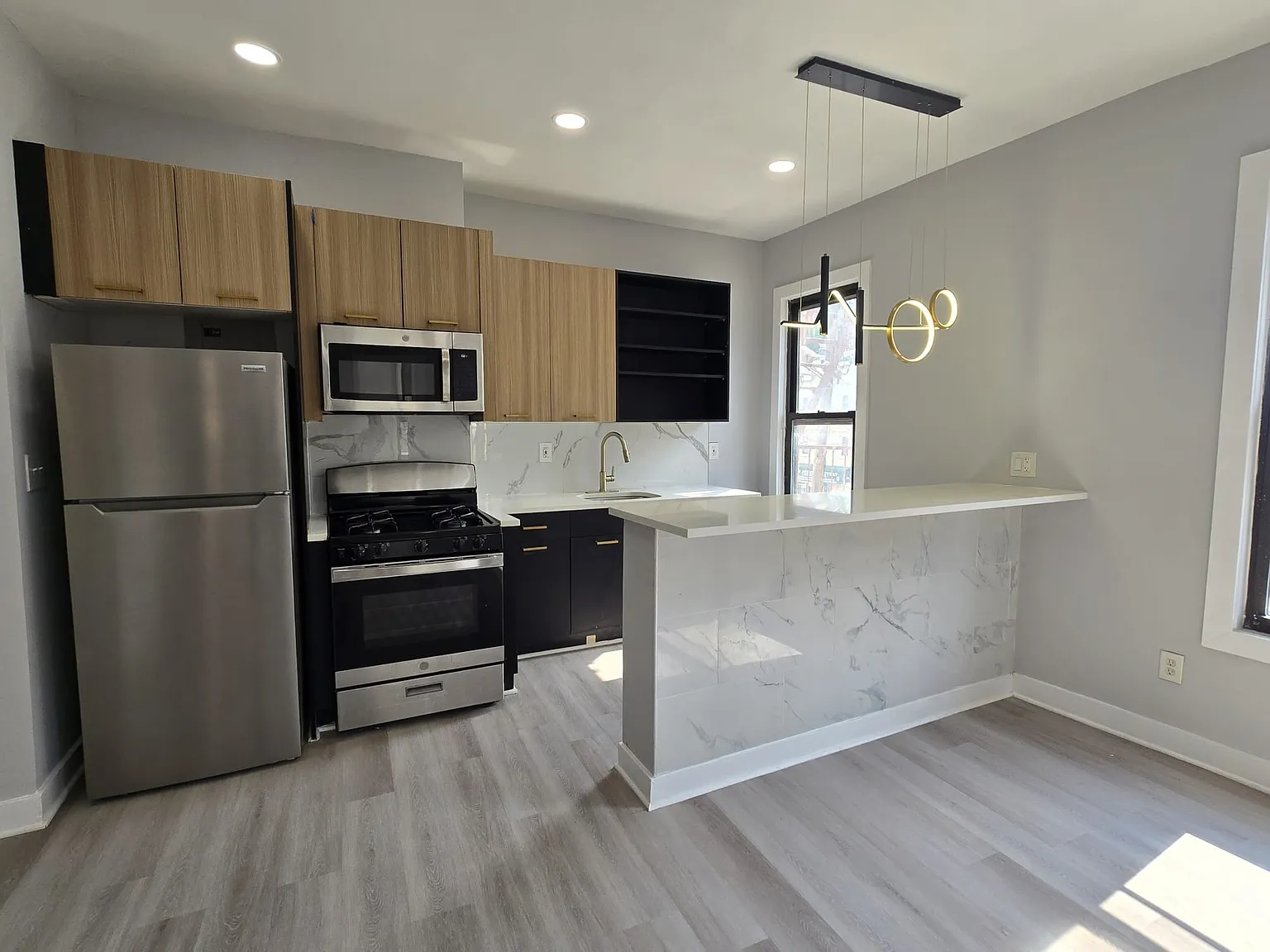3 bed, $2,700 — Photo 1
