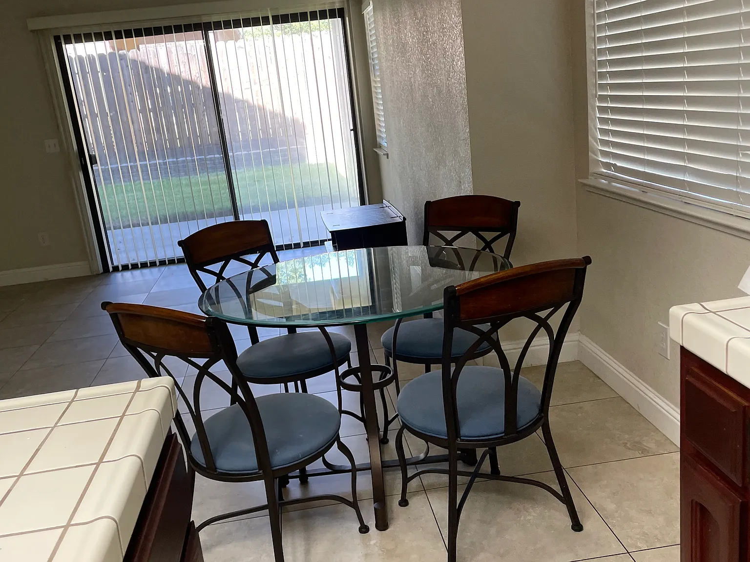 4 bed, 2.5 bath, 2100 sqft, $2,700 — Photo 2