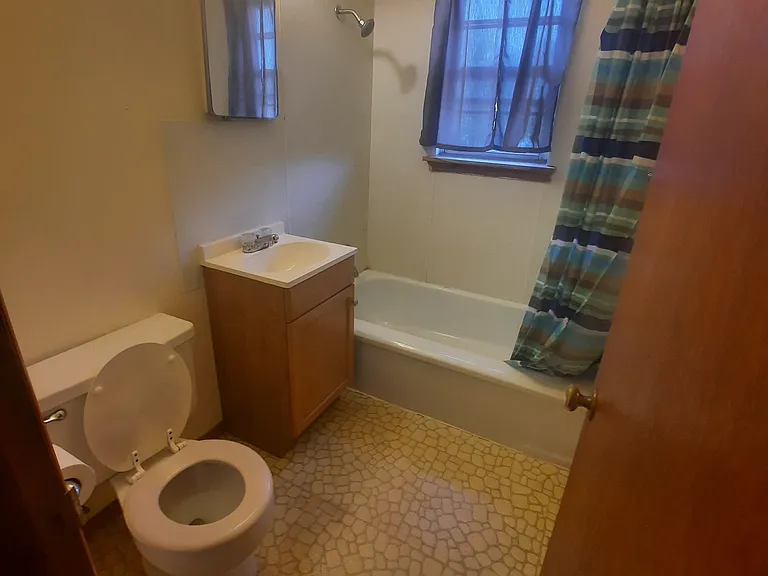 501 E Crawford St #9 — Photo 3