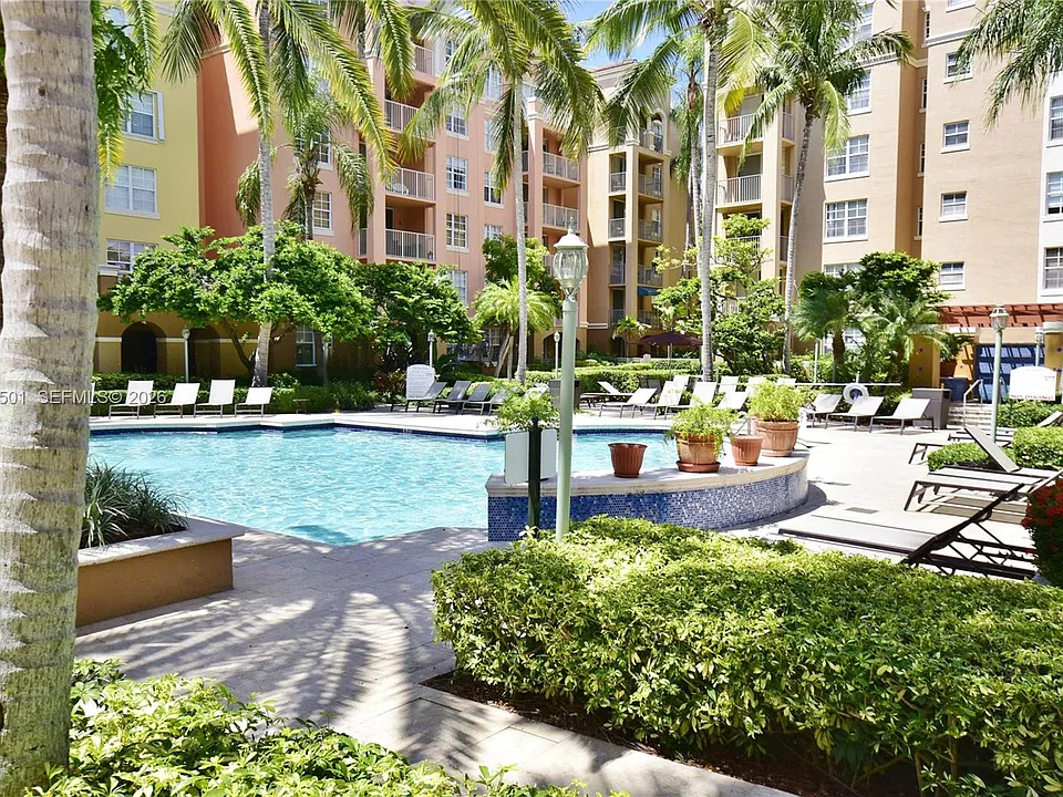 19501 E Country Club Dr #9404