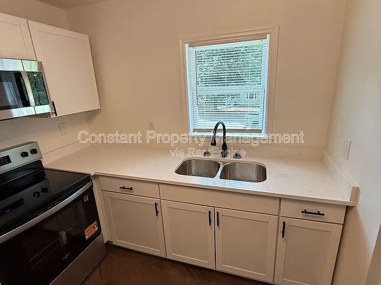 139 Woodward Ct — Photo 5